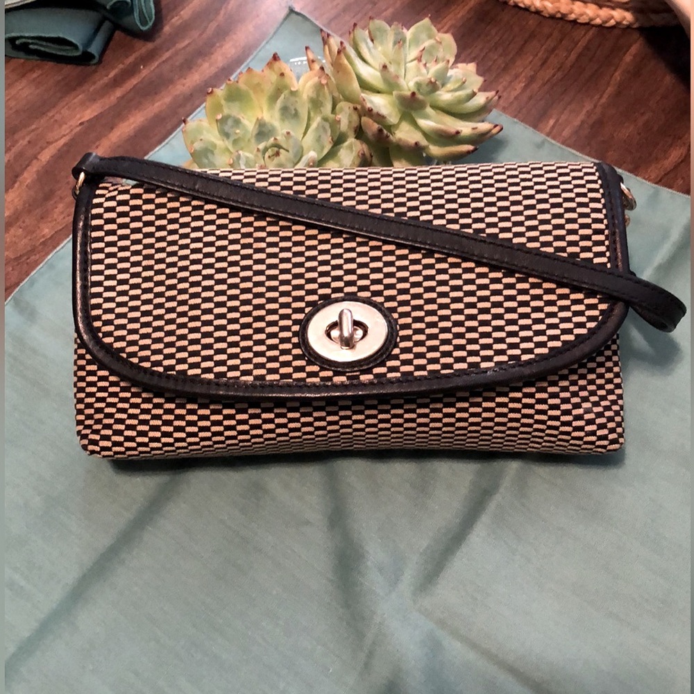 Liz Claiborne Small Black and Tan checkered wristlet/clutch/purse.